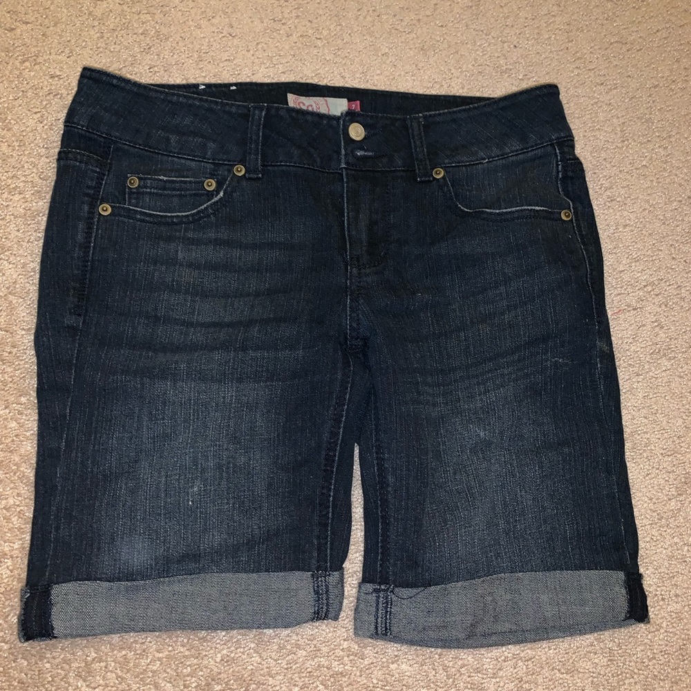 SO size 7 junior jean capris